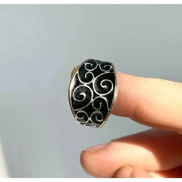 Vintage Silver Tone Enamel Swirl Design Tapered Retro Modernist Ring - Size 6.75 - Picture 2 of 7